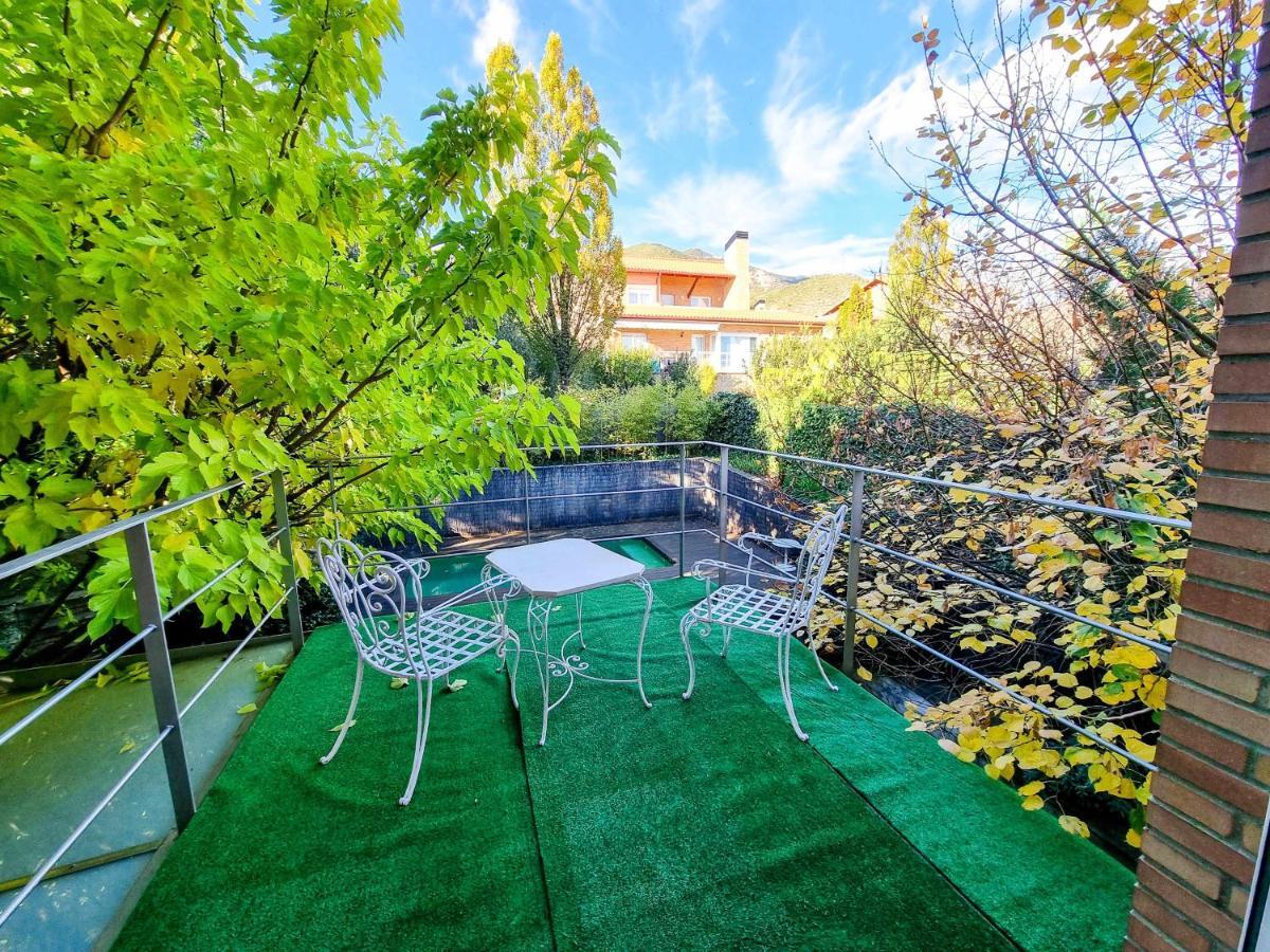 Villa Guara Golf Y Pool Comotucasa Nueno Exteriér fotografie